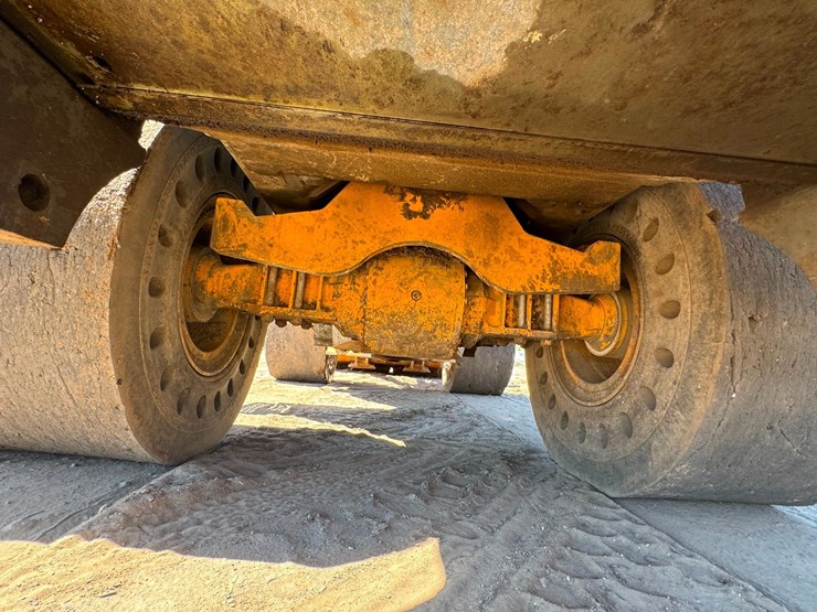 2011-liebherr-l586-image-43