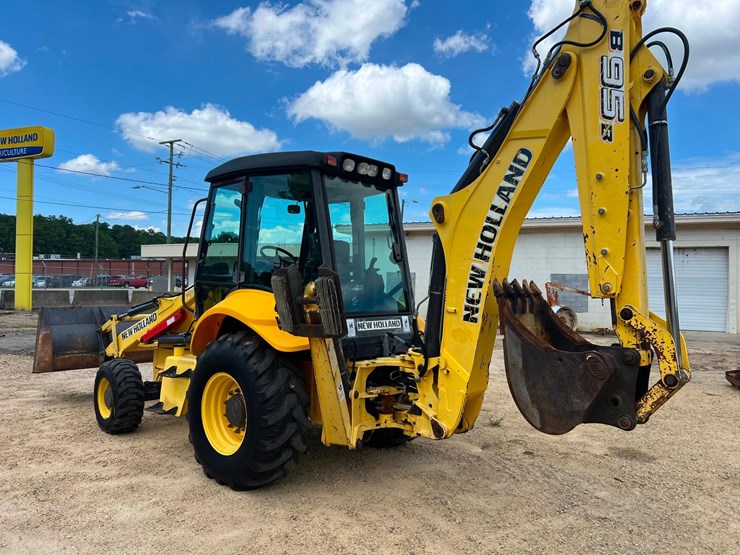 2011-new-holland-b95b-image-2