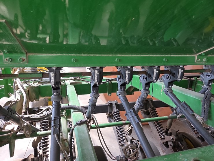 john-deere-750-image-25