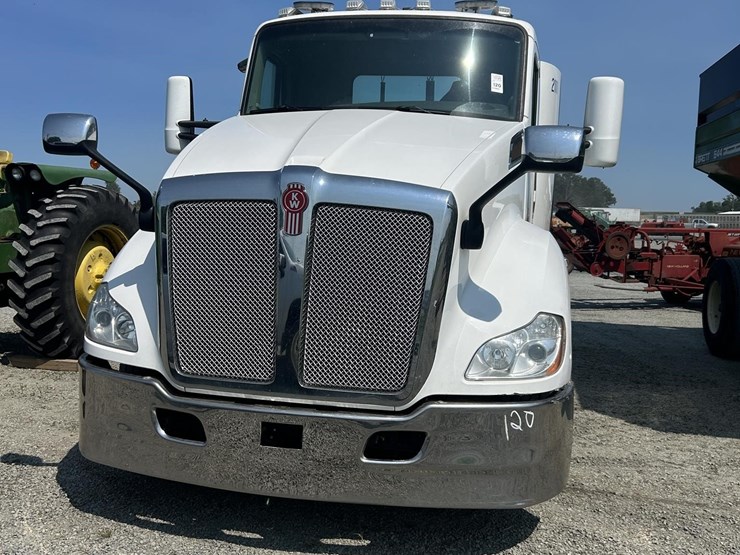 2018-kenworth-t680-image-2