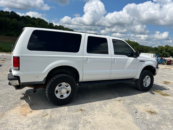 2000-ford-excursion-image-2
