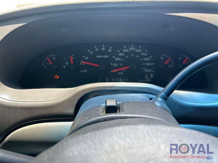 2004-ford-cargo-image-12