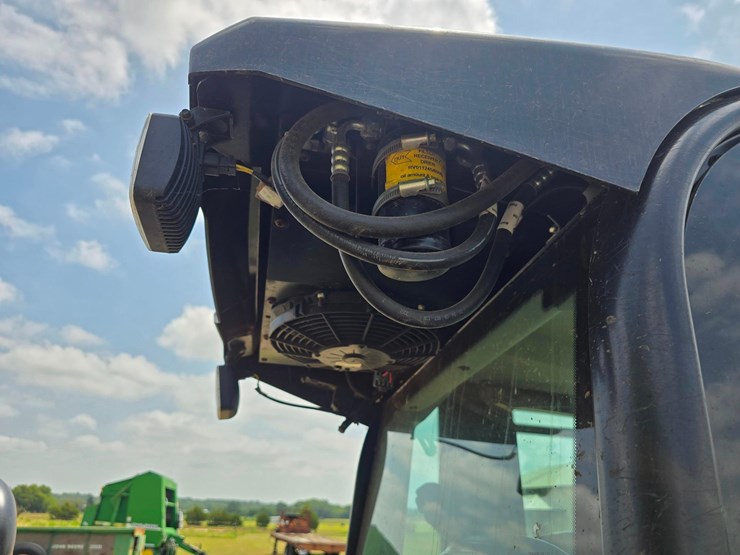 2022-jcb-3ts-8t-image-25