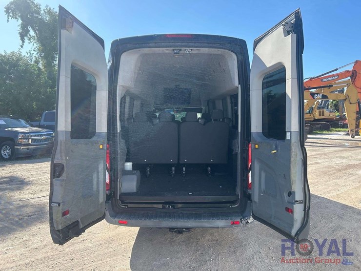 2015-ford-transit-image-18