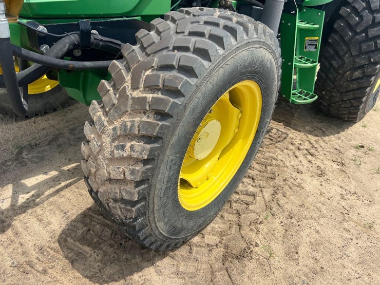 john-deere-6105d-image-25