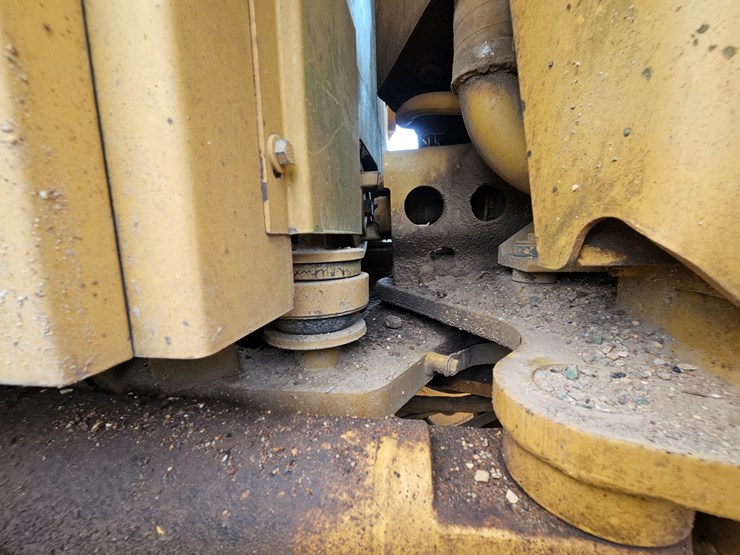 2002-caterpillar-12h-image-128