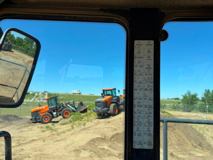 2013-deere-824k-image-56