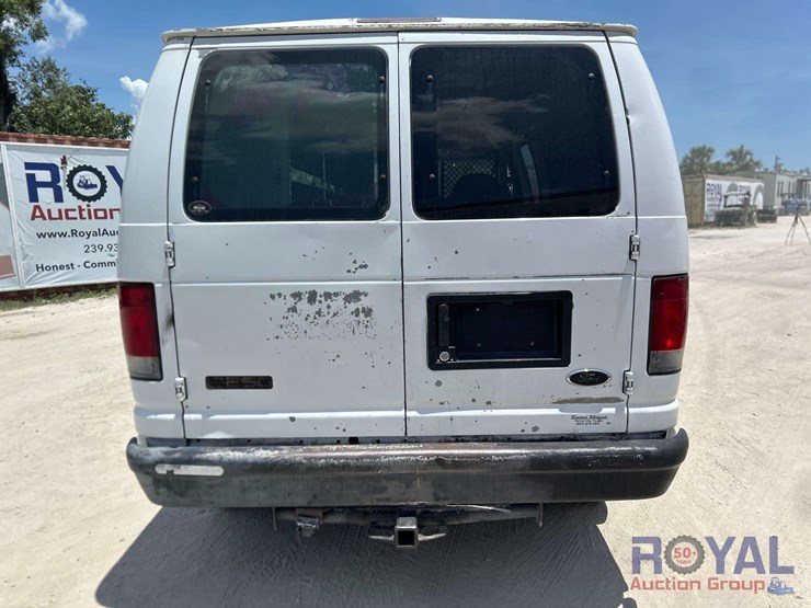 2004-ford-cargo-image-16