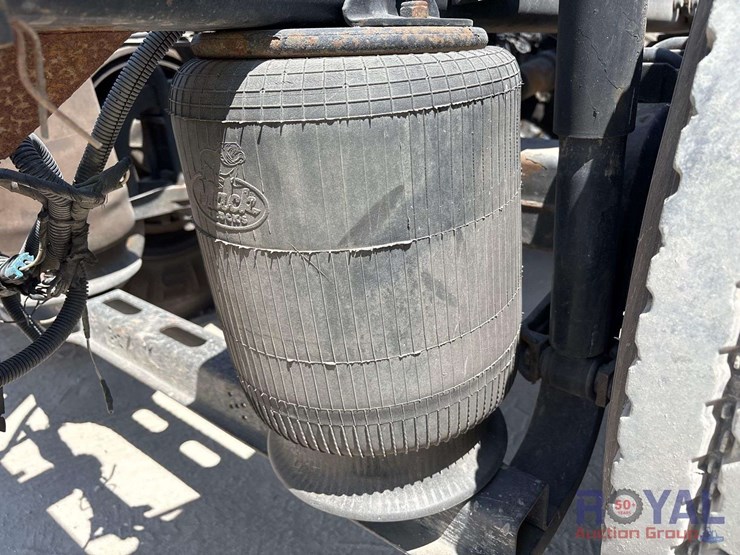 2014-mack-cxu613-t/a-day-cab-truck-tractor-image-32