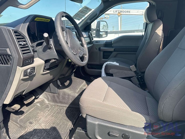 2022-ford-f550-image-13