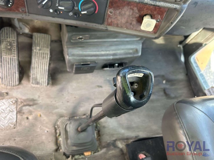 2008-kenworth-t300-image-22