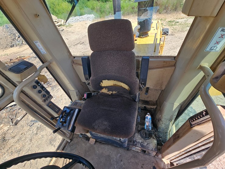 2002-caterpillar-12h-image-52