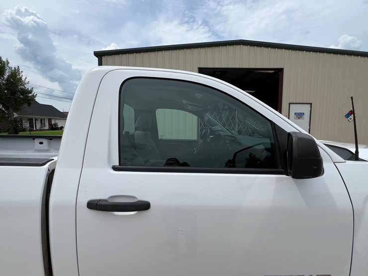 2015-chevrolet-silverado-2500hd-image-28