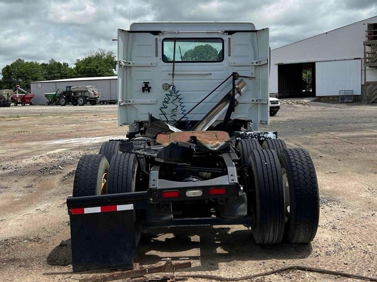 2007-volvo-vnl-truck-tractor-image-7