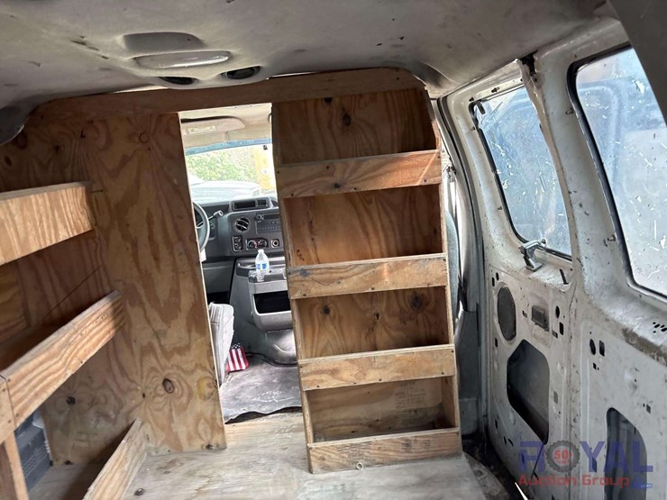 2009-ford-e350-image-25