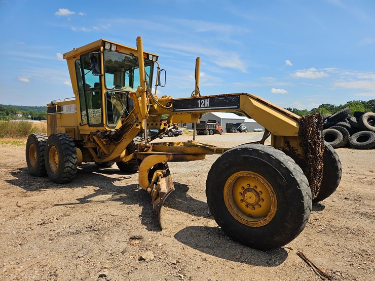 2002-caterpillar-12h-image-34