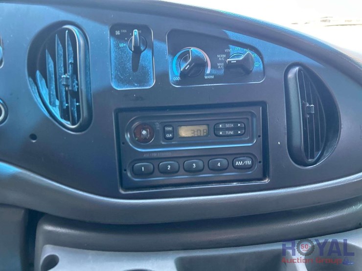 2004-ford-cargo-image-14