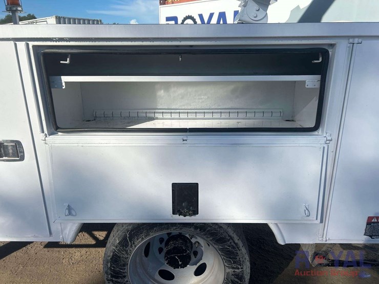 2013-ford-f550-image-30