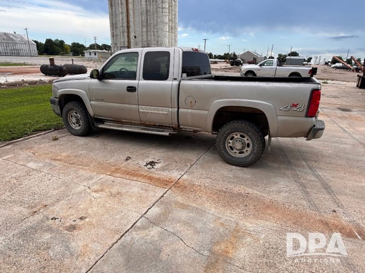 2006-chevrolet-2500hd-image-13