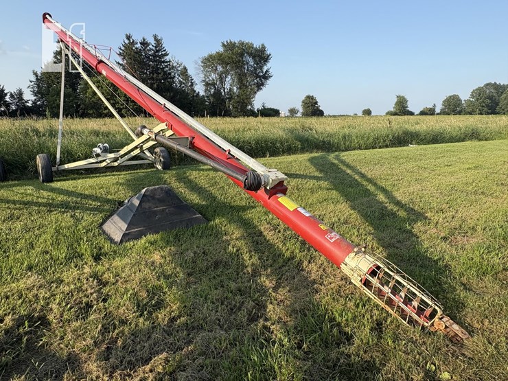 buhler-farm-king-846-image-1