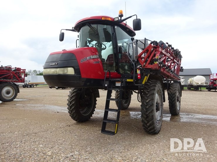 2015-case-ih-patriot-4440-image-2