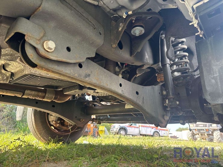 2022-ford-f550-image-25
