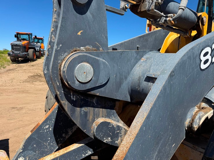 2013-deere-824k-image-10