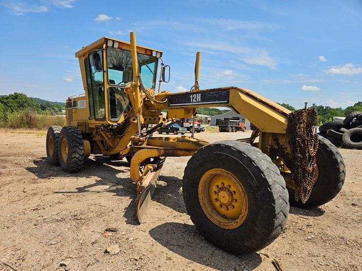 2002-caterpillar-12h-image-35