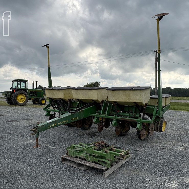JOHN DEERE 7000