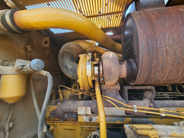 2002-caterpillar-12h-image-42