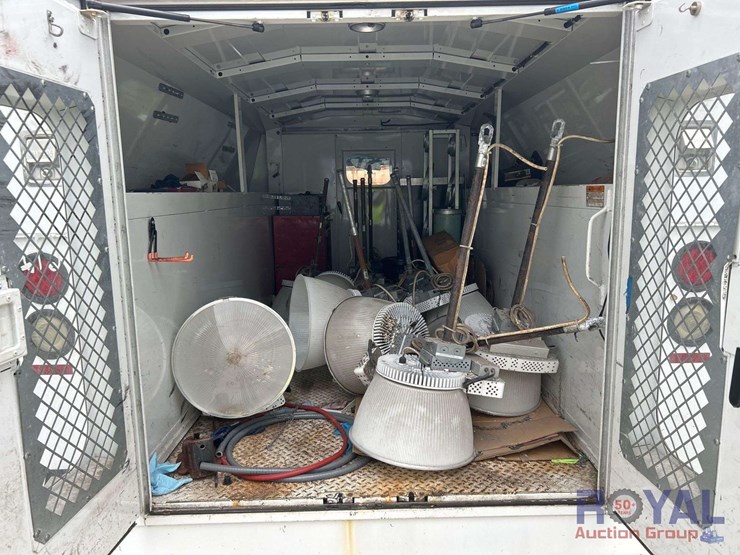 2013-ford-e350-image-20