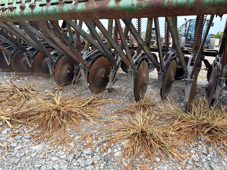 john-deere-8300-image-3