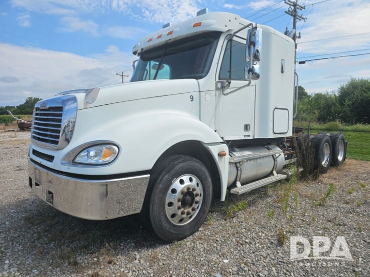 2006-freightliner-cl120t-truck-(pz13811,-unit-51318)-image-1