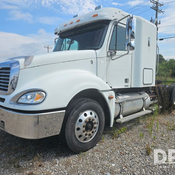 2006 Freightliner CL120T Truck (PZ13811, Unit 51318)