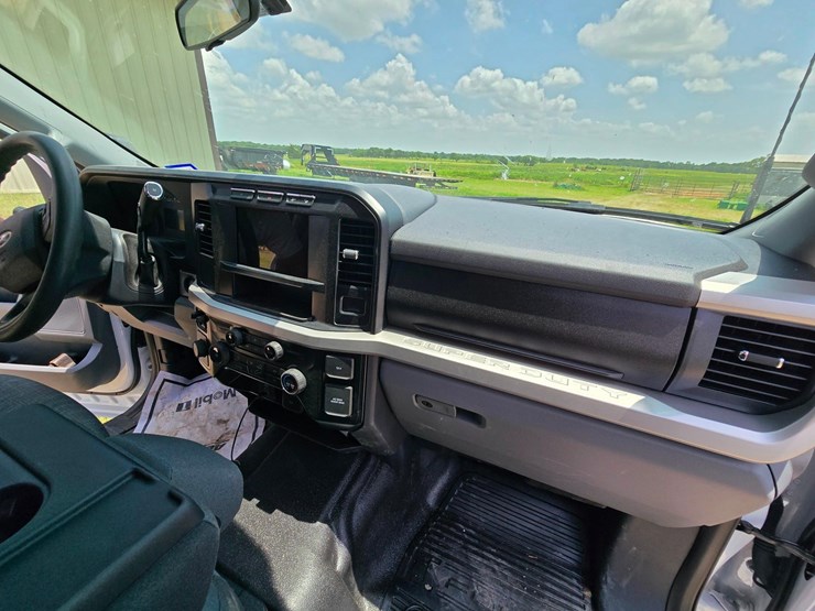 2024-ford-f350-image-24