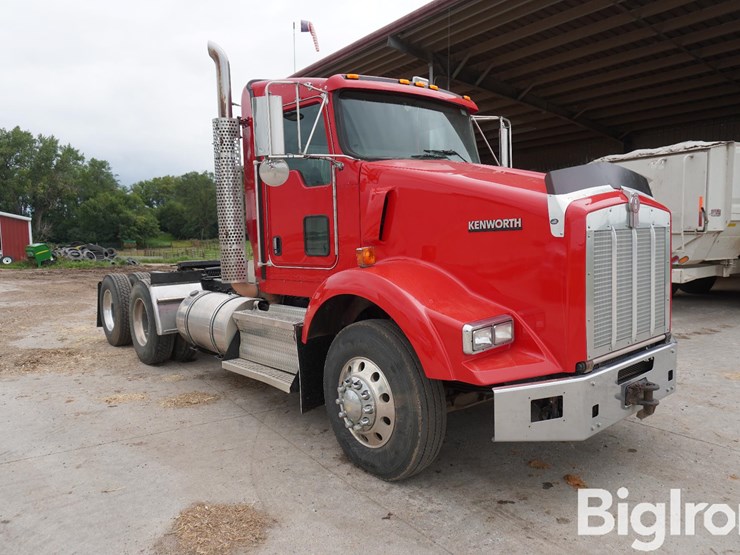 2010-kenworth-t800-image-3