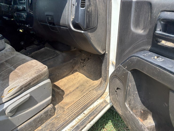 2015-chevrolet-silverado-3500-image-19
