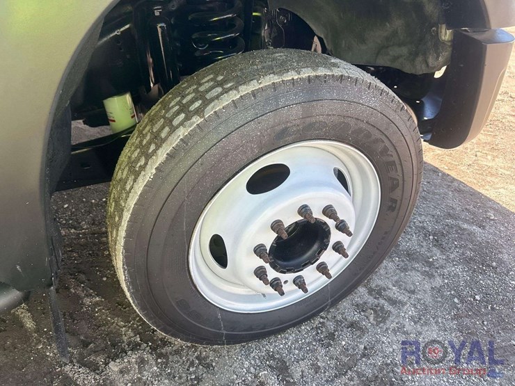 2013-ford-f550-image-44
