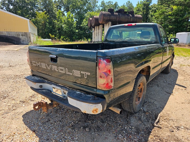 2004-chevrolet-silverado-image-12