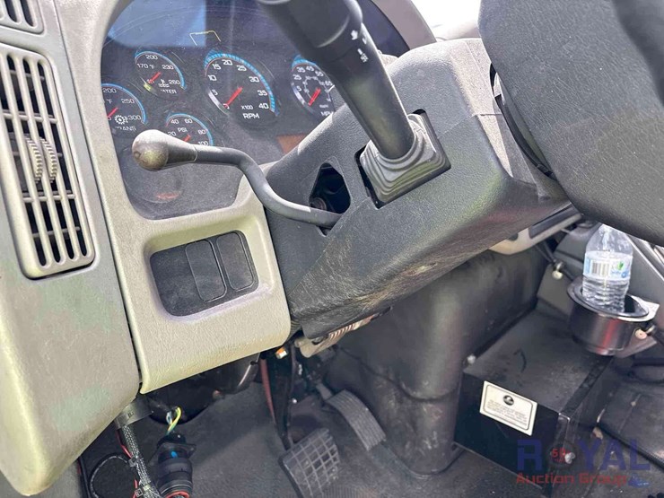 2015-international-durastar-4300-image-10