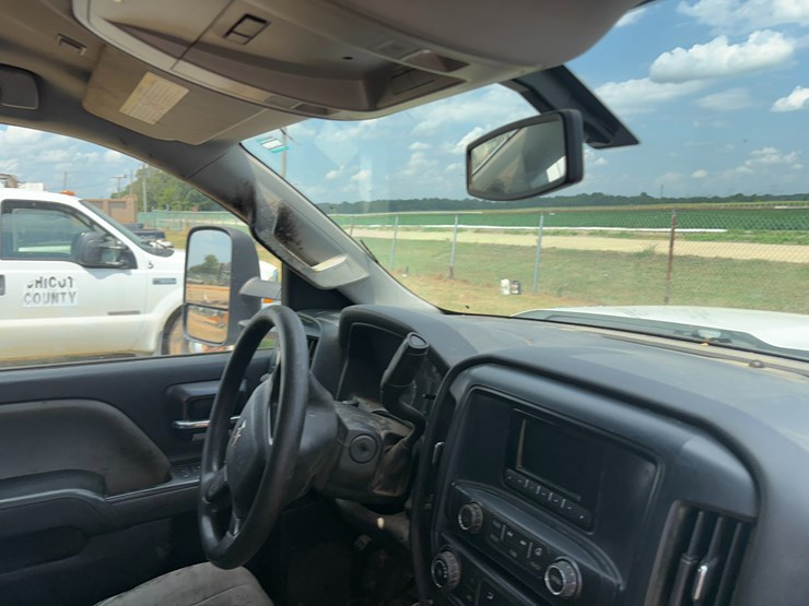 2015-chevrolet-silverado-3500-image-24