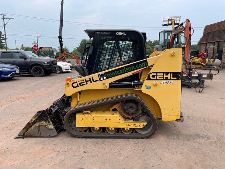 2019-gehl-135-image-8