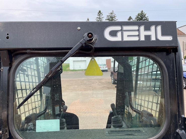 2019-gehl-135-image-17