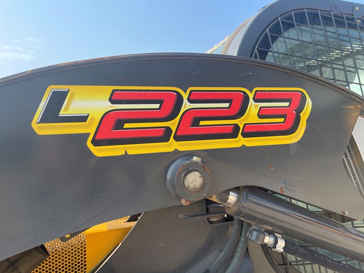 2011-new-holland-l223-image-17
