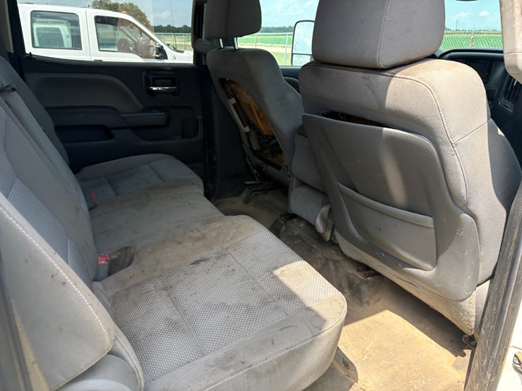 2015-chevrolet-silverado-3500-image-17