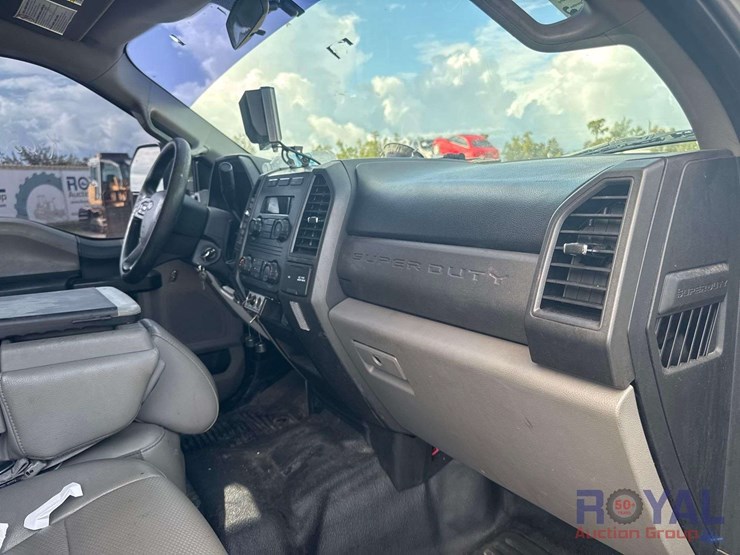 2017-ford-f550-image-40