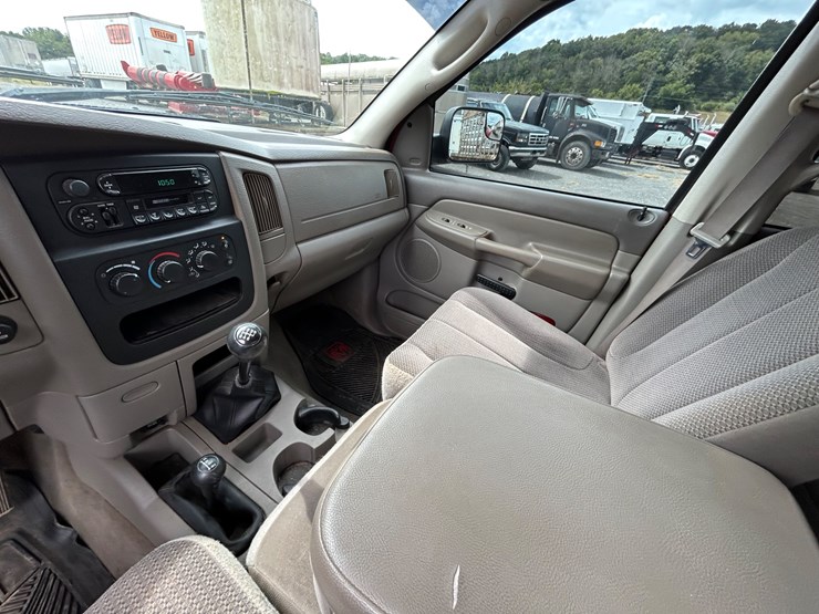 2004-dodge-ram-3500-image-11