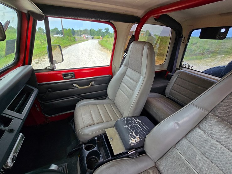 1994-jeep-wrangler-image-56