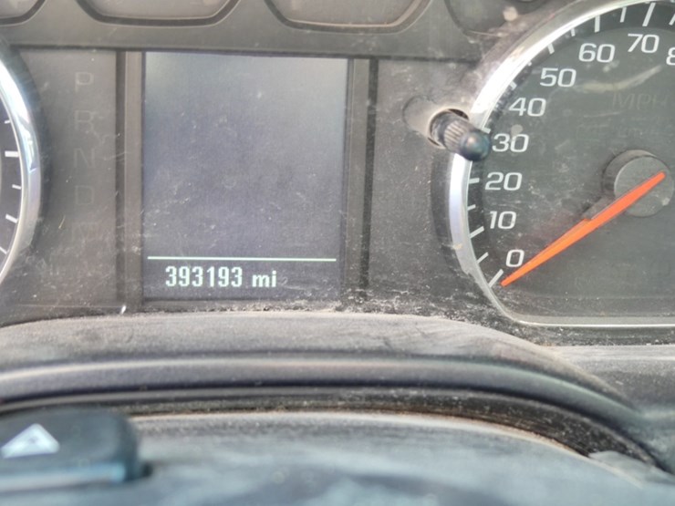 2015-chevrolet-3500-image-18