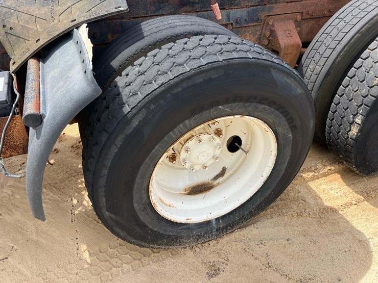 1995-ford-l8000-image-13